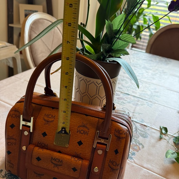 MCM Preowned cognac Leather Bag with Gold embossed hardware. - Picture 14 of 15
